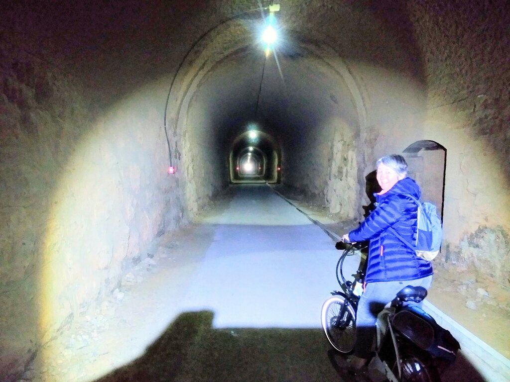 Spanish railway tunnel.jpg